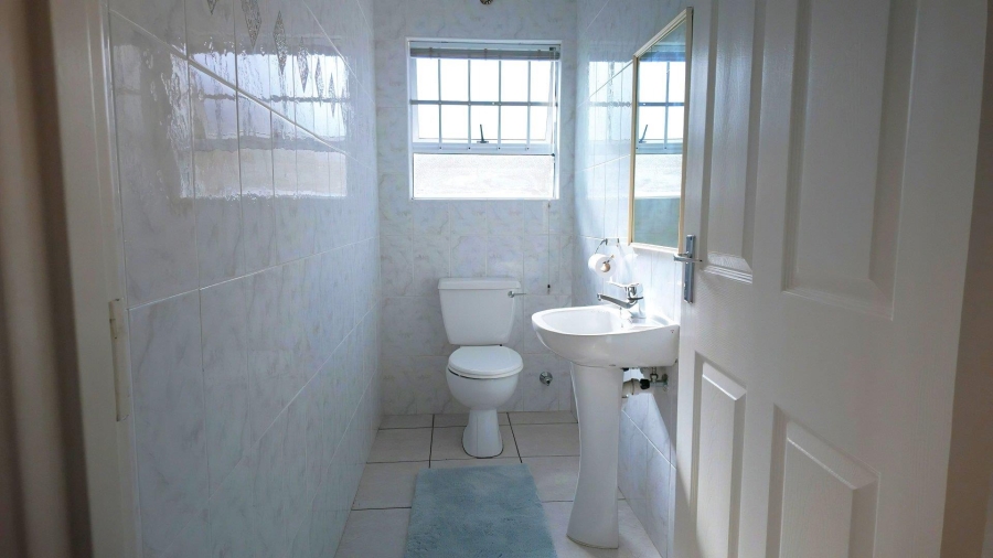 4 Bedroom Property for Sale in Middedorp Western Cape